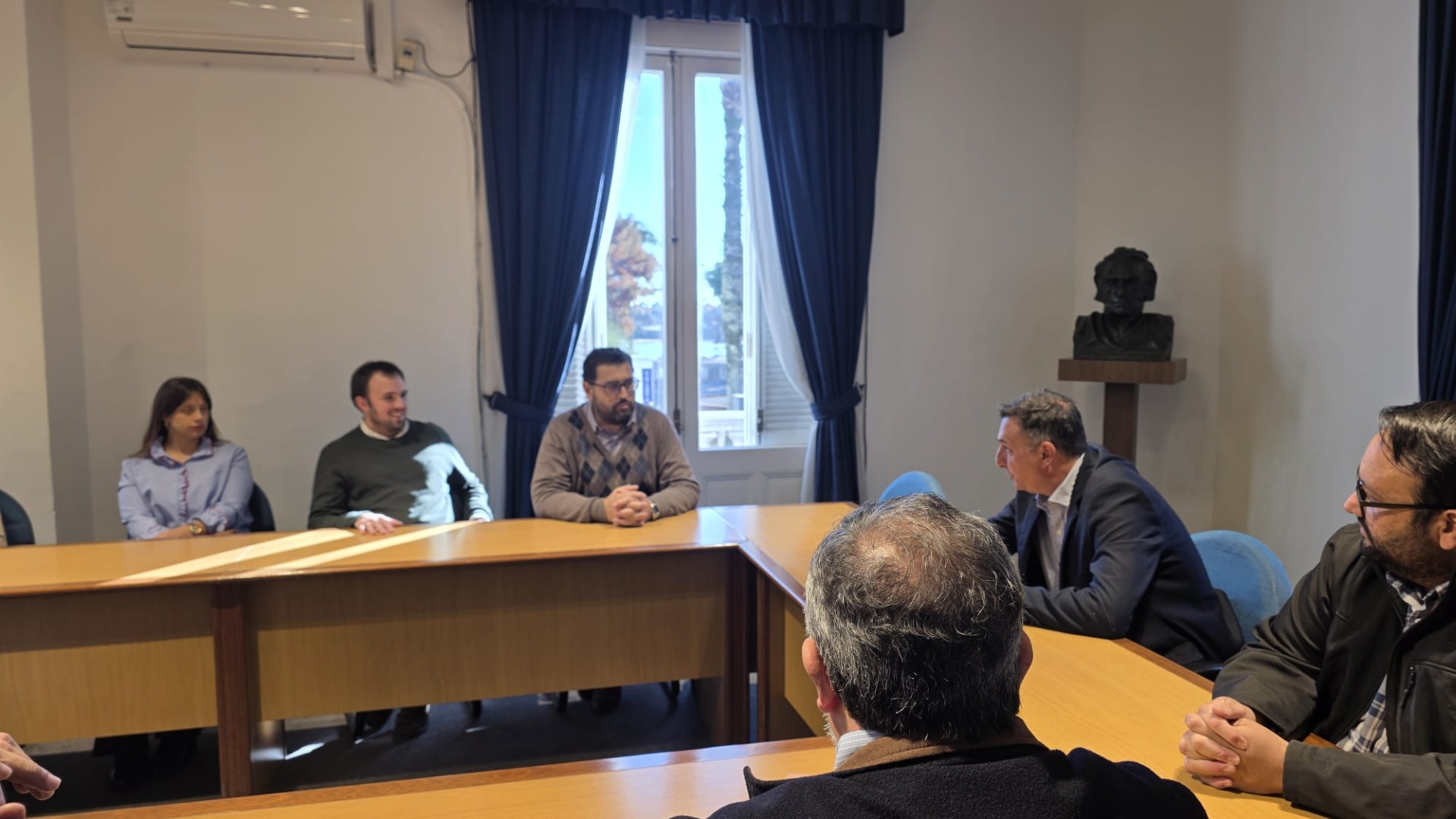 Reunión con el Dr. Carlos Albisu, intendente de Salto y Representantes de la Junta del Departamento.